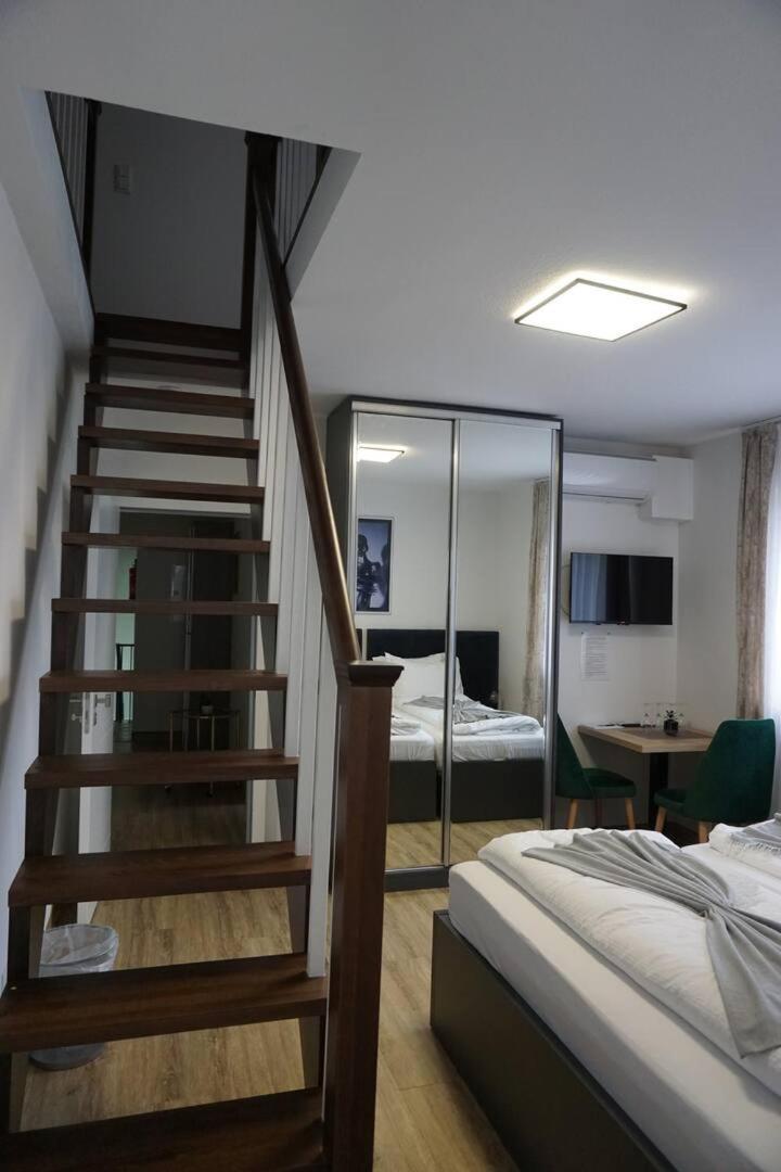 Hotel Dona Bergisch Gladbach Exterior foto