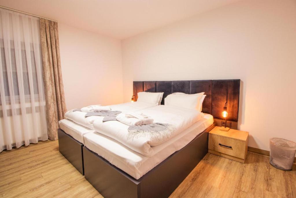 Hotel Dona Bergisch Gladbach Exterior foto